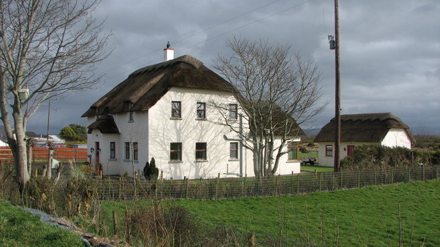 File:Modern Thatched house - geograph.org.uk - 722429.jpg