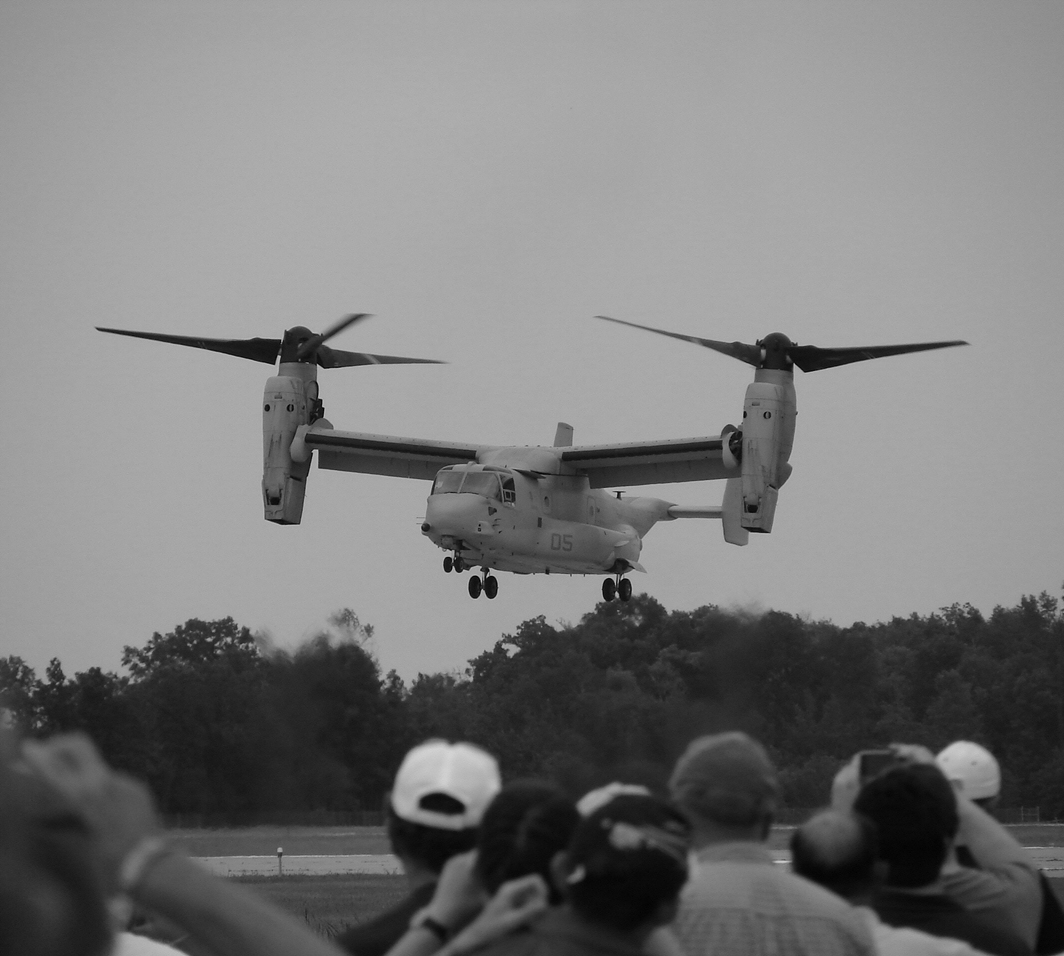 My first glimpse of the V-22 (2763049729).jpg