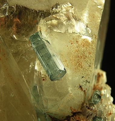 File:Quartz-Elbaite-206363.jpg