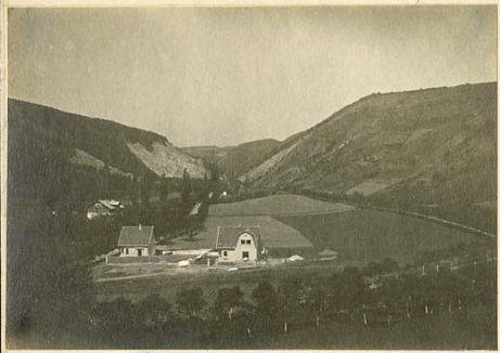 File:Radotin valley in 1914, by Bohumil Shimek.png