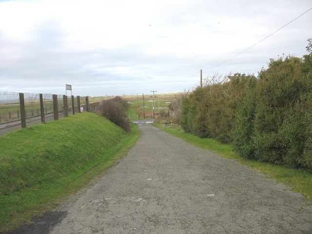 File:Road linking Platform 1 at Rhosneigr Station with the A 4080 - geograph.org.uk - 1049260.jpg