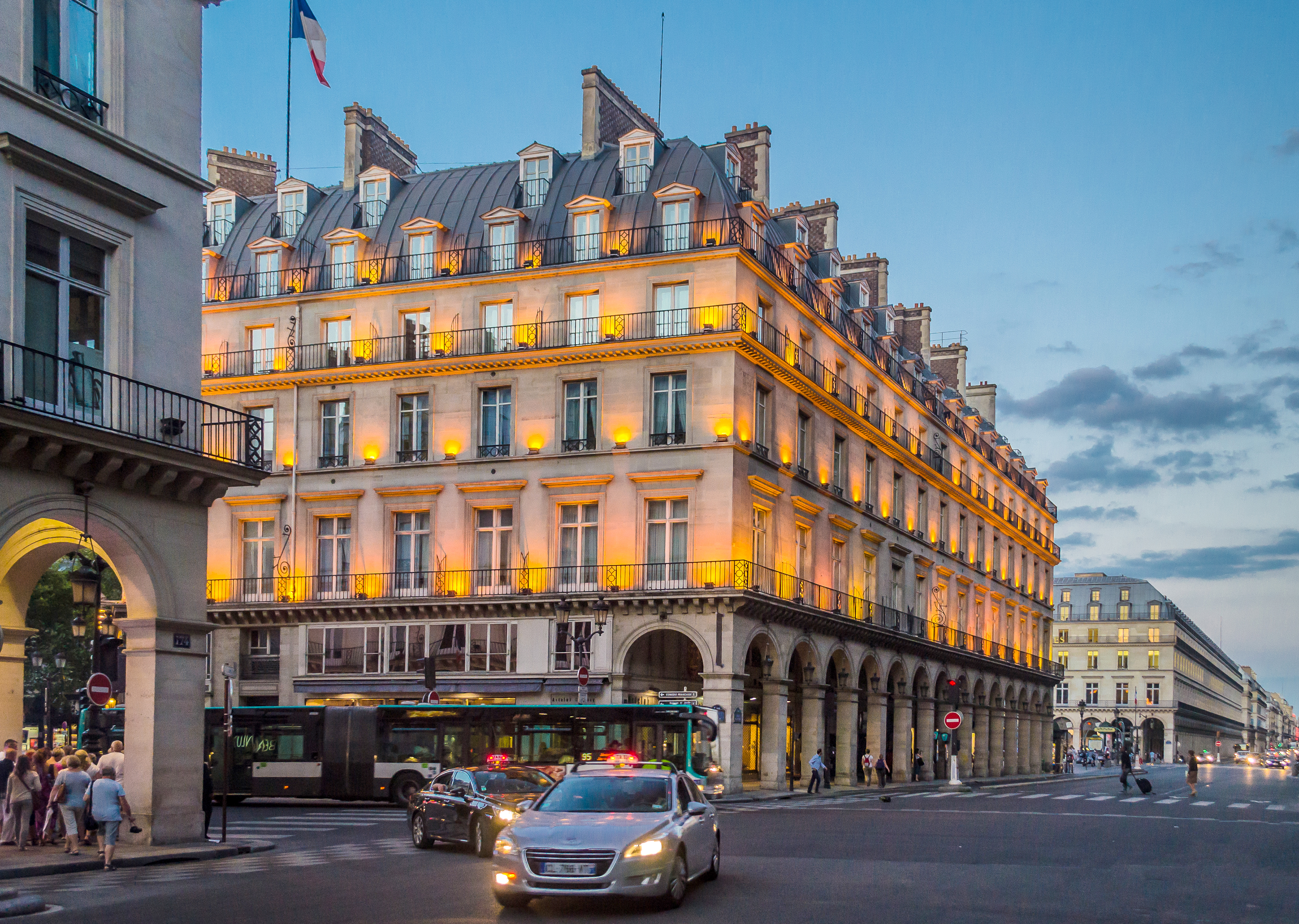 How to get to 28 Rue Serpente in Paris by Metro, Bus, RER, Train