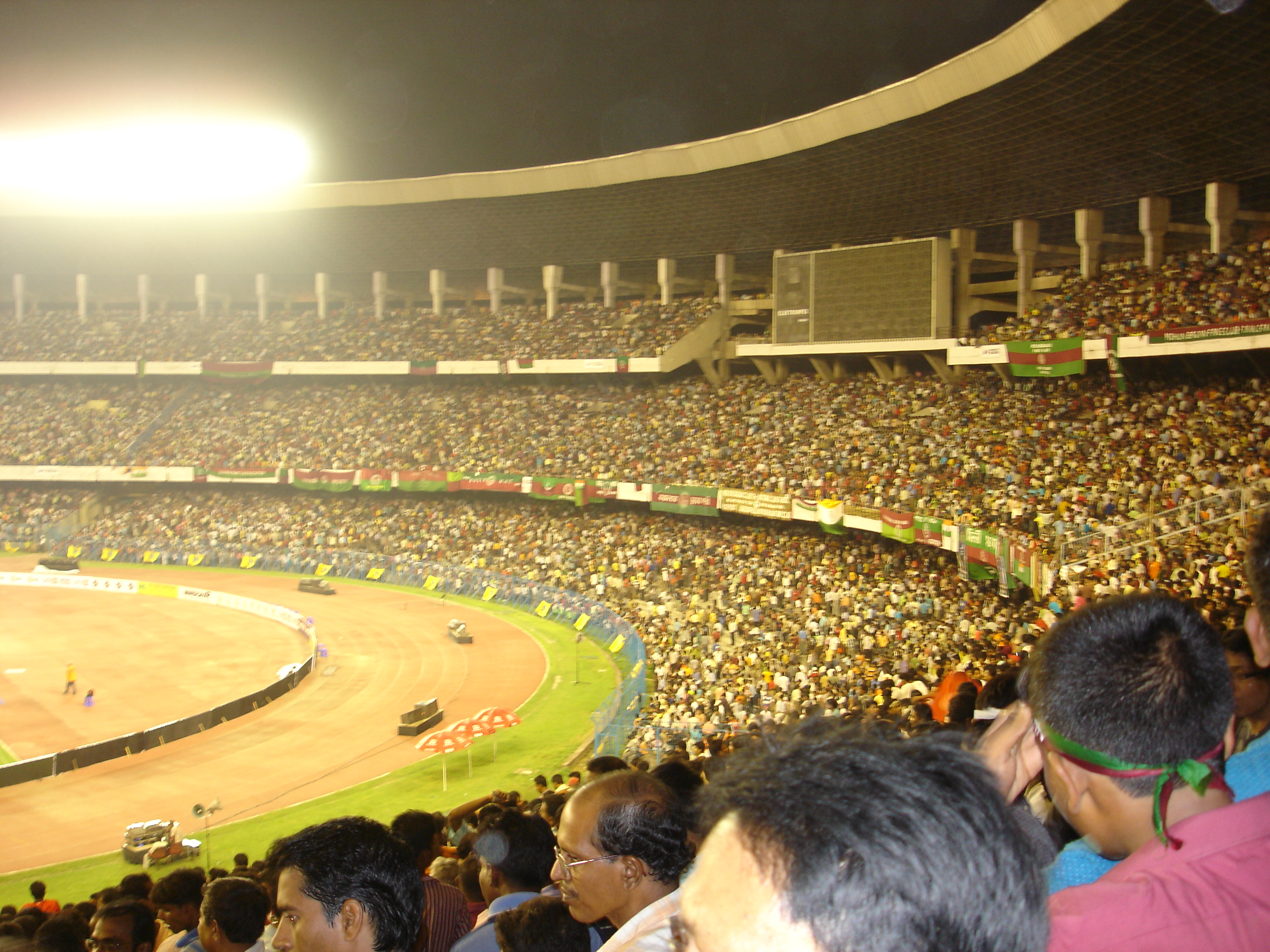 ファイル Salt Lake Stadium Yuba Bharati Krirangan Kolkata India Fc Bayern Munich Mohun Bagan Oliver Kahn 1 Jpg Wikipedia