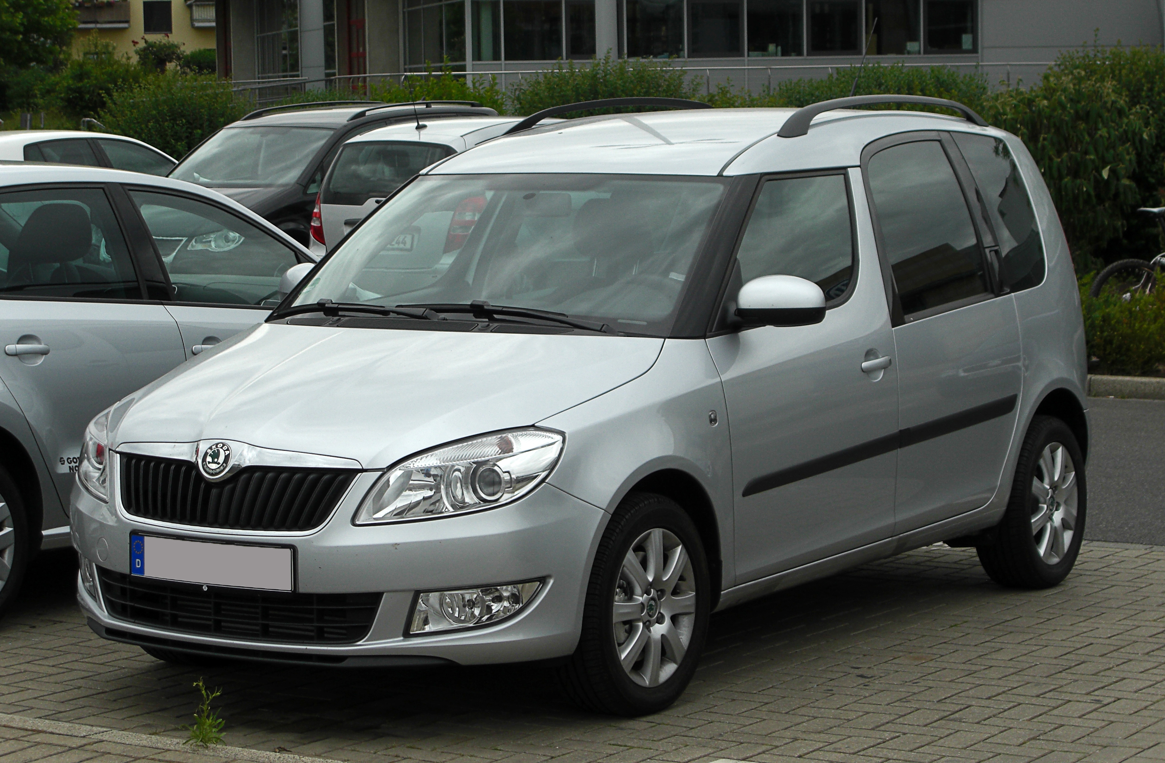 File:Skoda Roomster (Facelift) – Frontansicht, 28. Mai 2011, Düsseldorf.jpg  - Wikimedia Commons