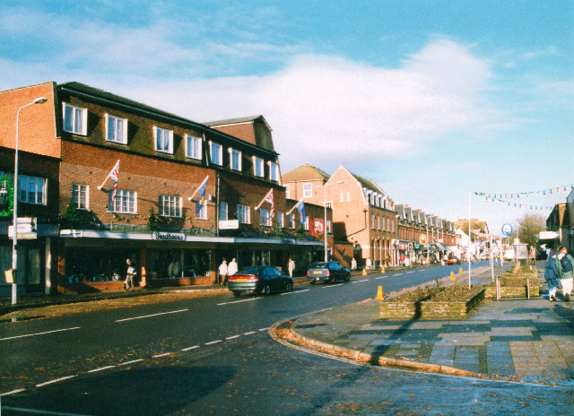 File:Station Road, New Milton - geograph.org.uk - 99383.jpg