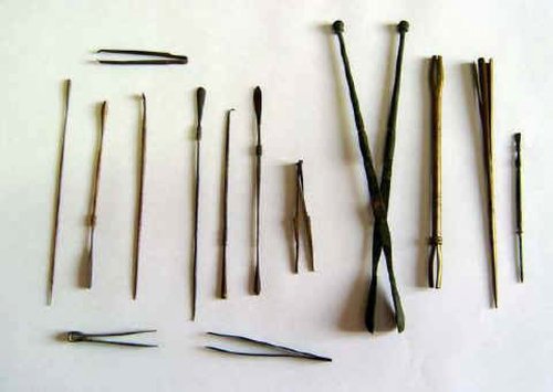 File:Surgical instruments 1.jpg