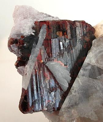 Tantalite-(Mn)-Quartz-221344.jpg