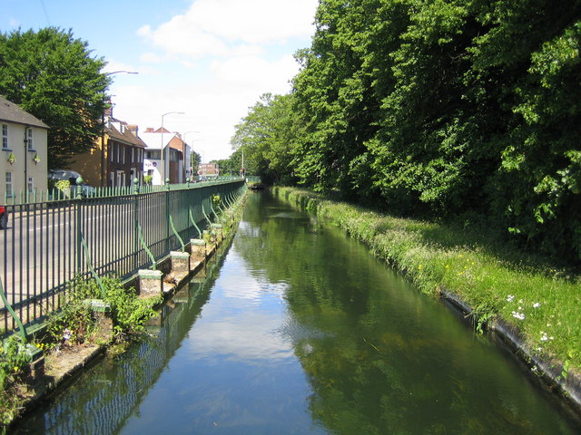 File:The New River, Ware - geograph.org.uk - 189974.jpg