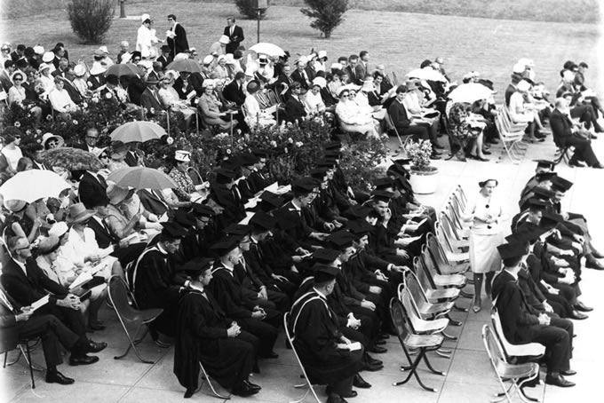 File:UOW Graduation Day in 1966.jpg