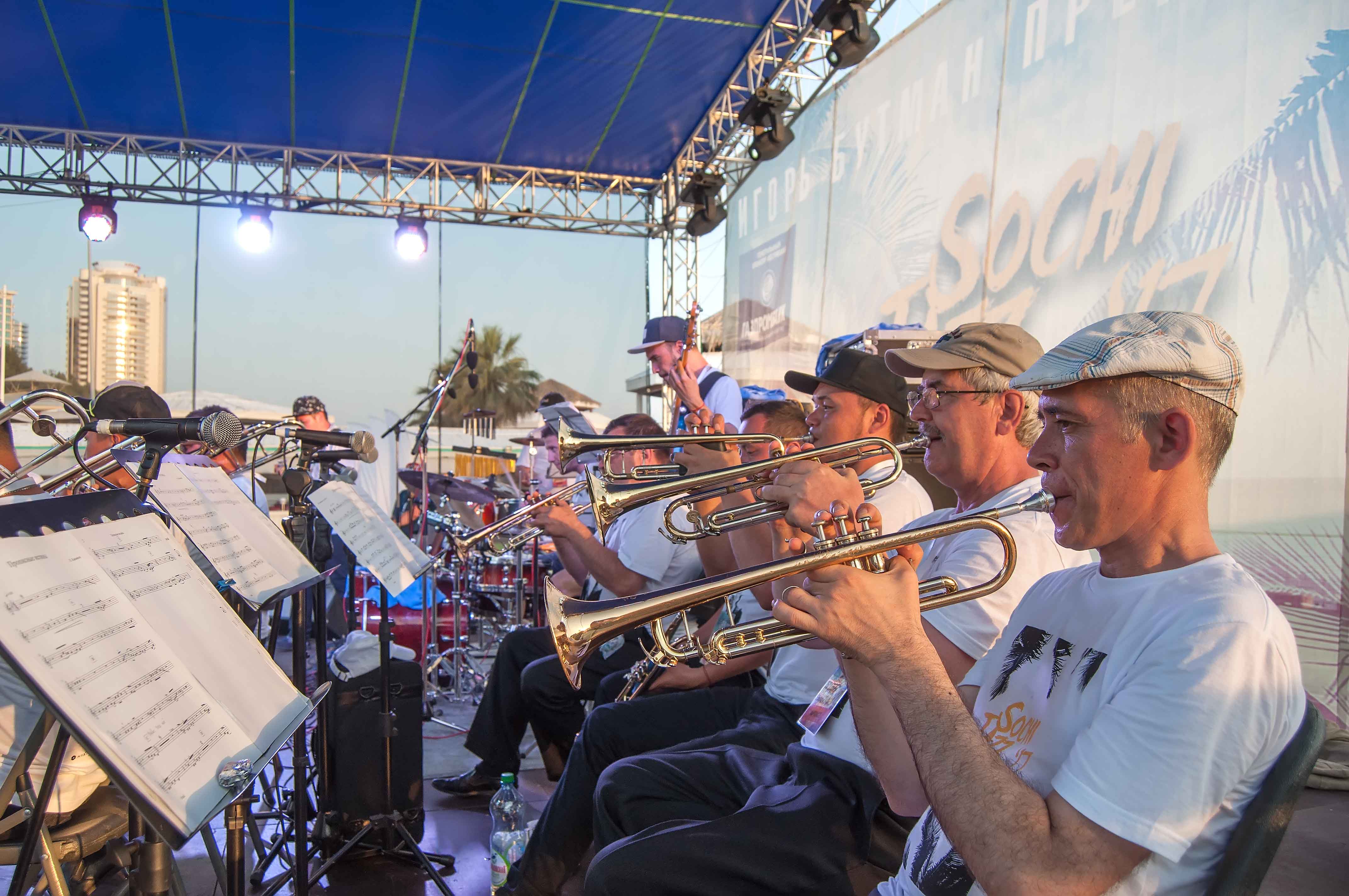 Джазовый фестиваль. Sochi Jazz Festival. Джазовый фестиваль Сочи. Сочи Джазмол. Джазовый оркестр Сочи.