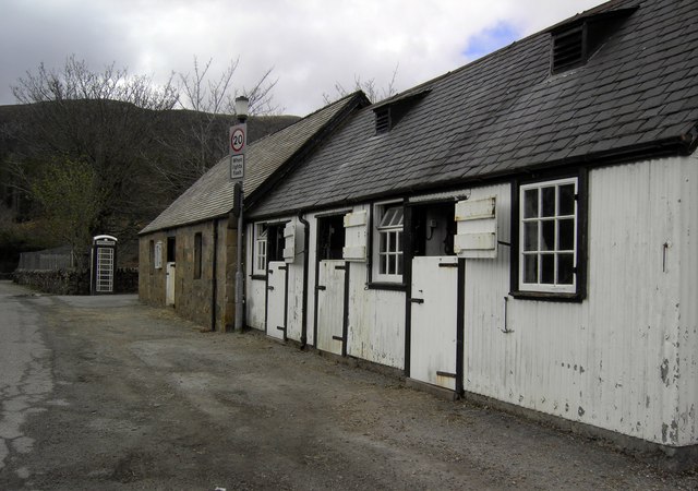 File:Achfary Stables - geograph.org.uk - 1265103.jpg