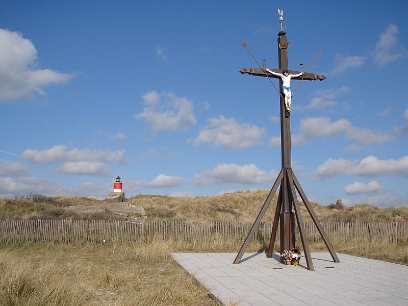 File:Berck - Calvaire des marins.JPG