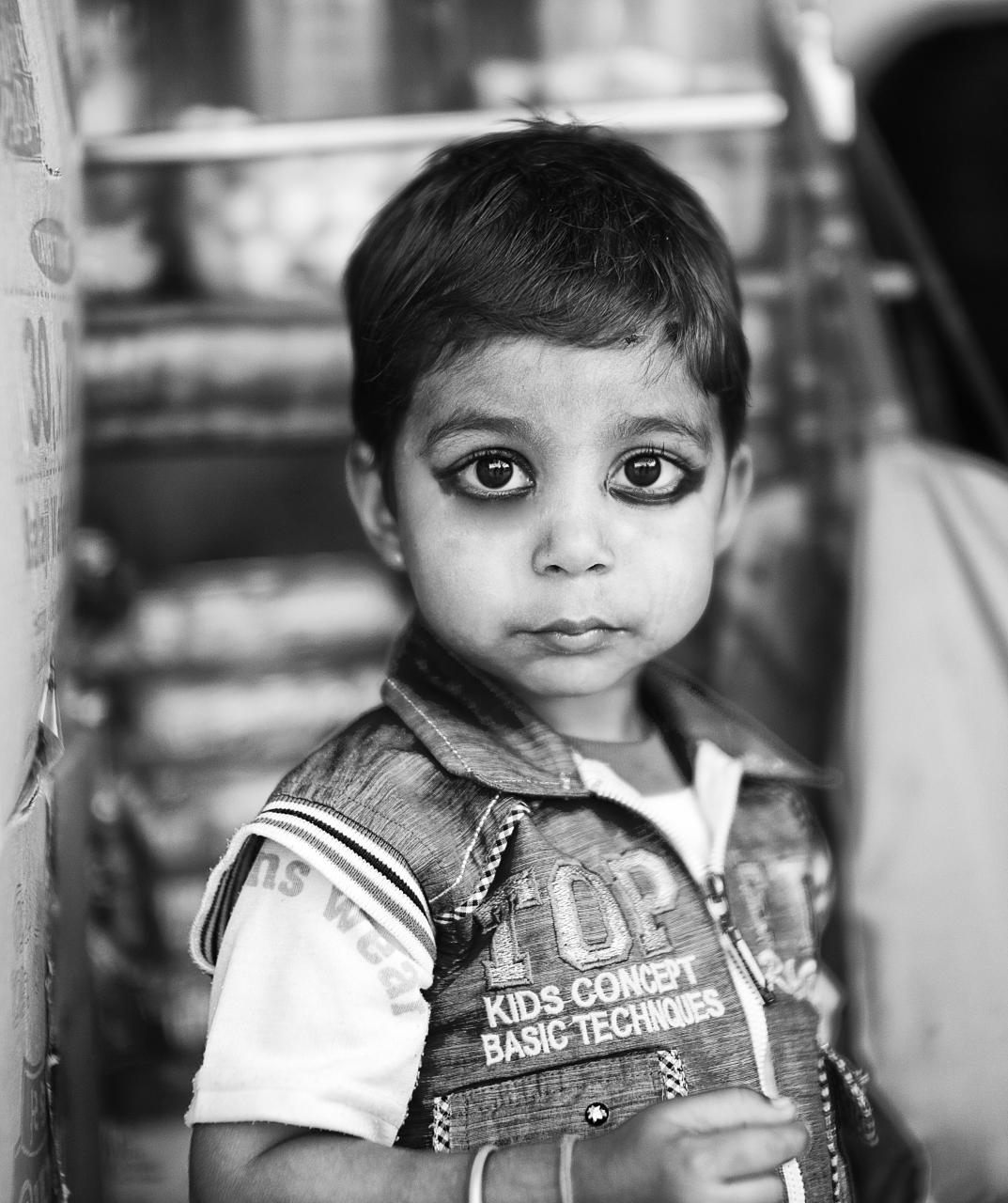 File:Boy with big eyes, Rajasthan (6358627159).jpg - Wikimedia Commons