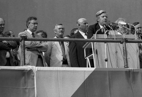 File:Bundesarchiv B 145 Bild-F056098-0019, Nürnberg, SPD Europa-Wahlkampf, Schmidt.jpg