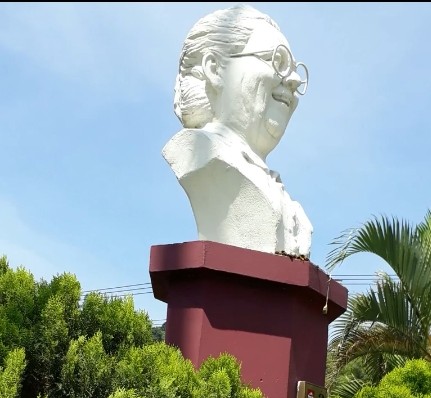 Busto de Mélida Anaya conocida como la comandante Ana María, San Salvador