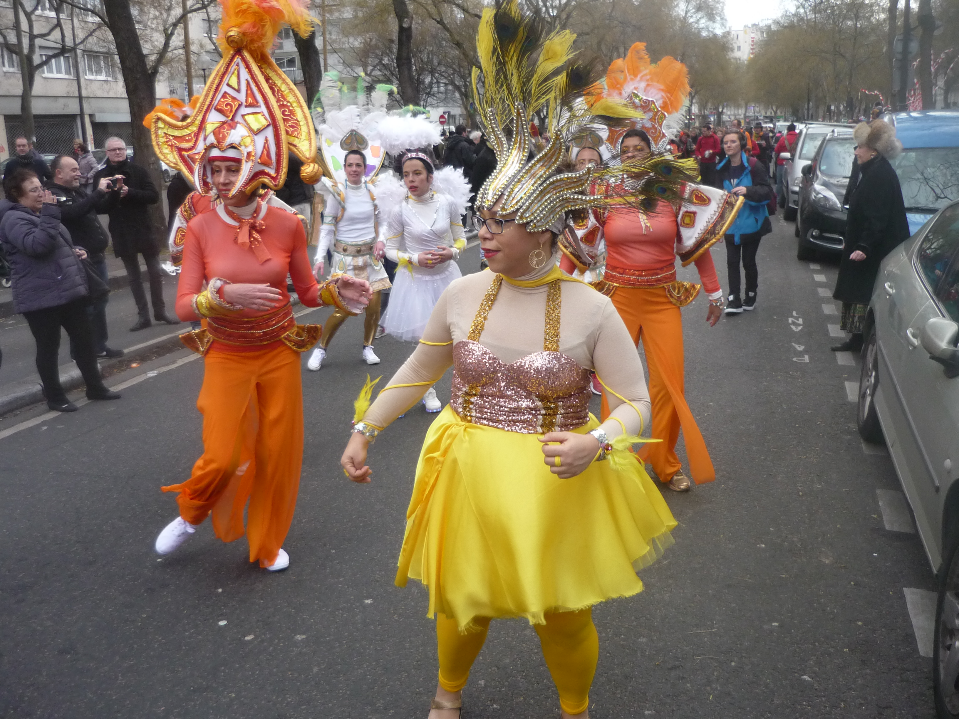 Carnaval de paris. Грудь Вали карнавал.