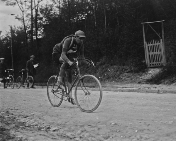 File:Charles Pélissier Polymultipliée 1923 course.png