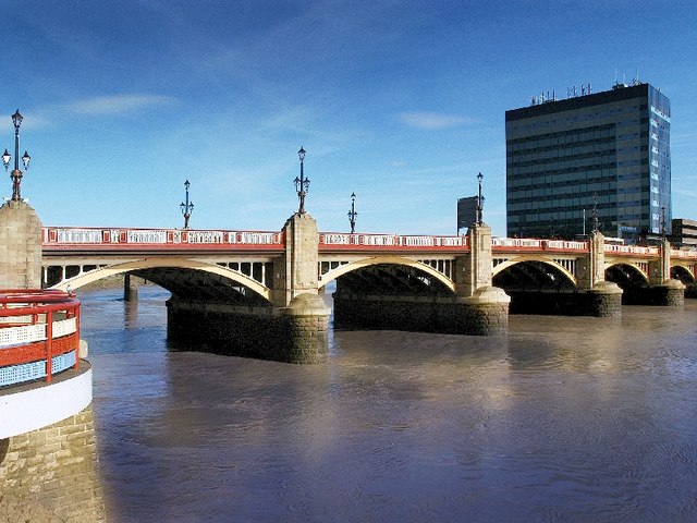 File:Clarence Place Bridge, River Usk, Newport - geograph.org.uk - 372702.jpg