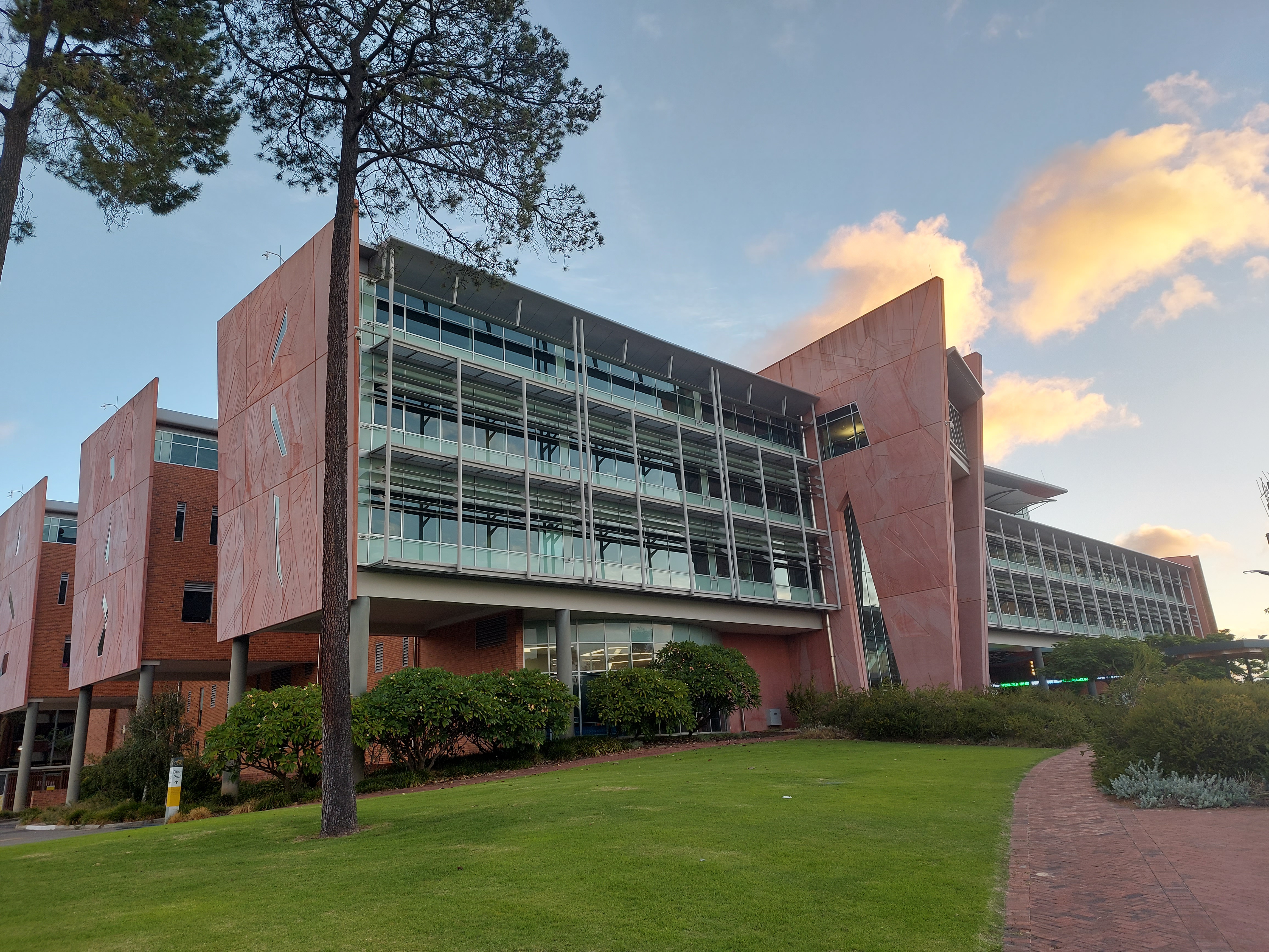 Jon Kertin University. Кампус сингапурского университета. Куртин. Curtin Singapore.