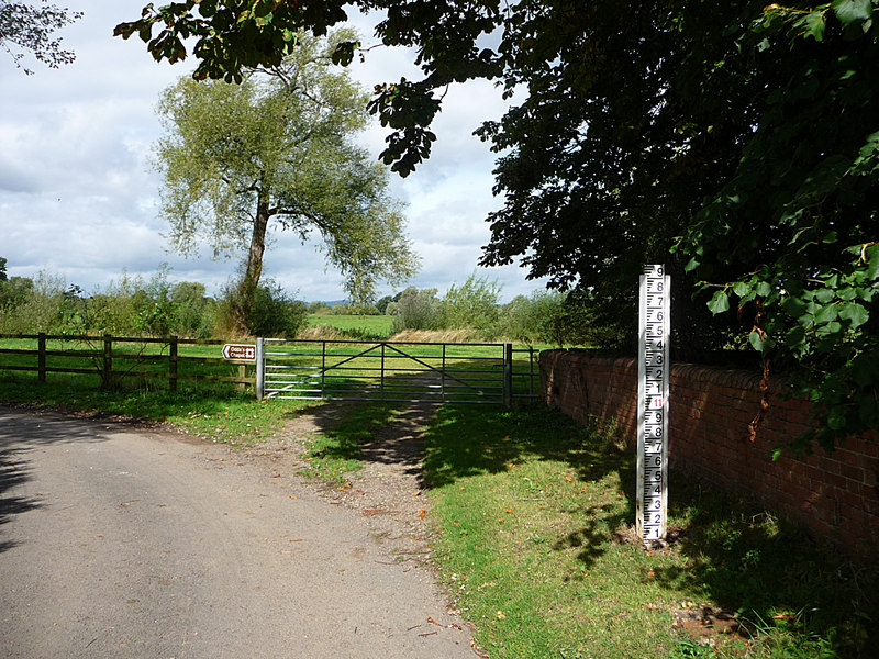 File:Depth gauge, Deerhurst - geograph.org.uk - 1729876.jpg