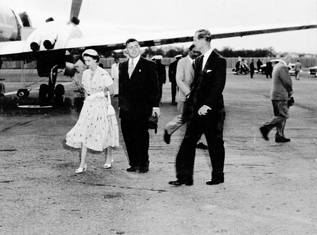 File:Elizabeth and Philip, Brisbane, March 1954.jpg