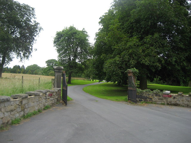 File:Entrance to Weston Manor - geograph.org.uk - 879005.jpg