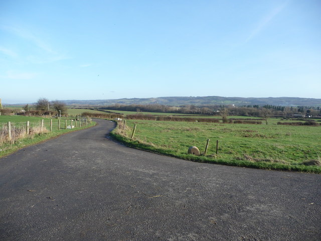 File:Farm access road, Naunton Farm - geograph.org.uk - 1613544.jpg