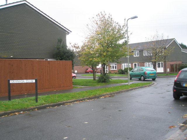 File:Granada Close in the autumn - geograph.org.uk - 1584036.jpg