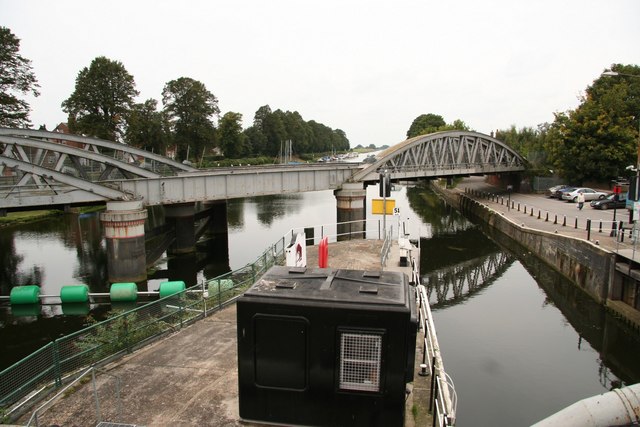 File:Grand Sluice - geograph.org.uk - 967039.jpg