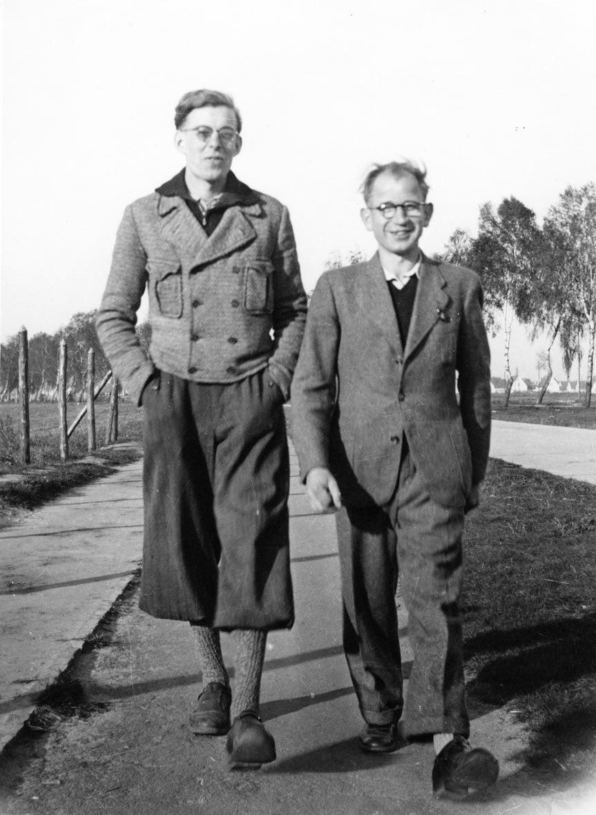 Hans Coppi on the left. Taken in [[Velten]] in 1940