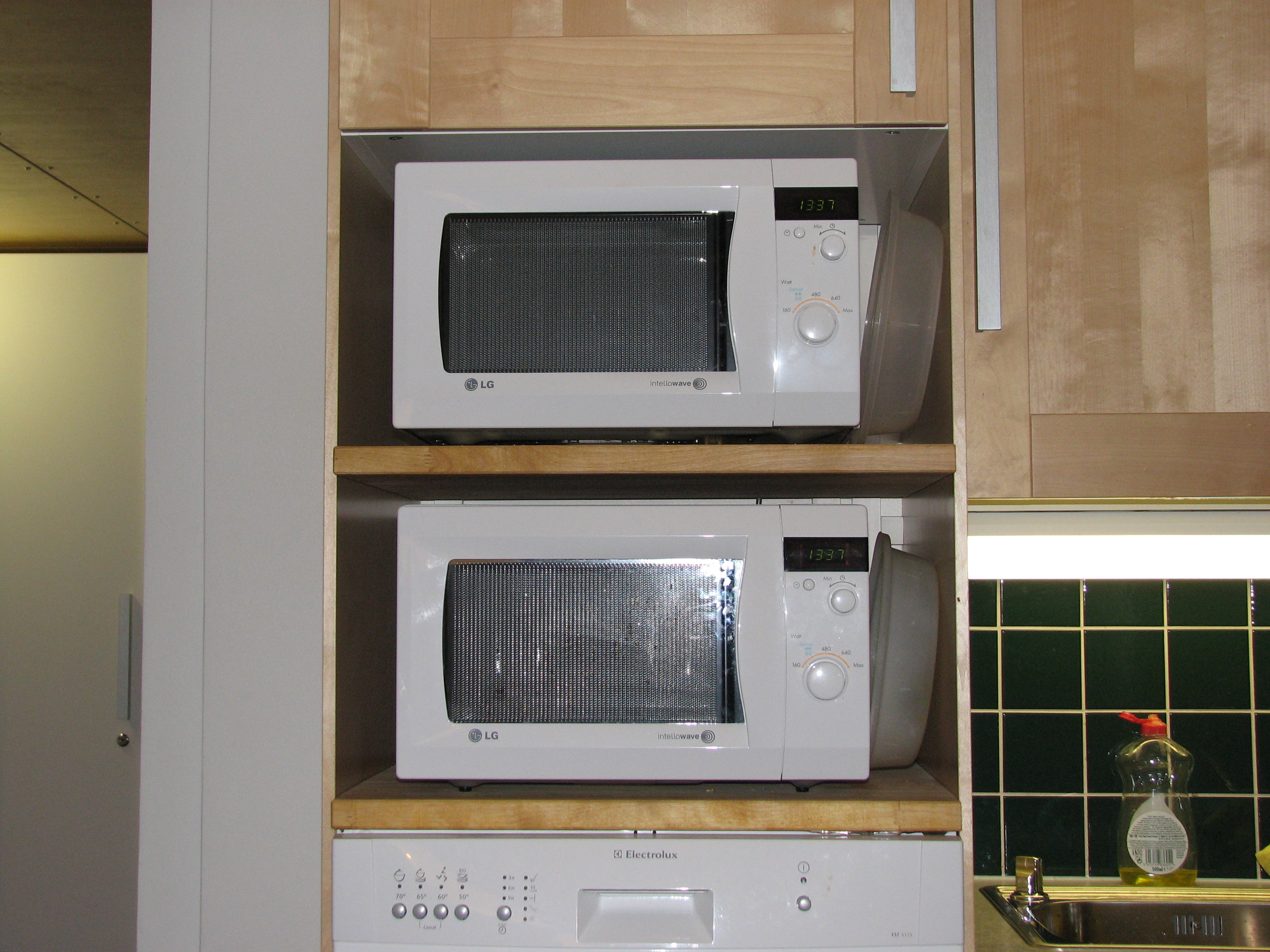 File:LG Microwave oven.jpg - Wikimedia Commons