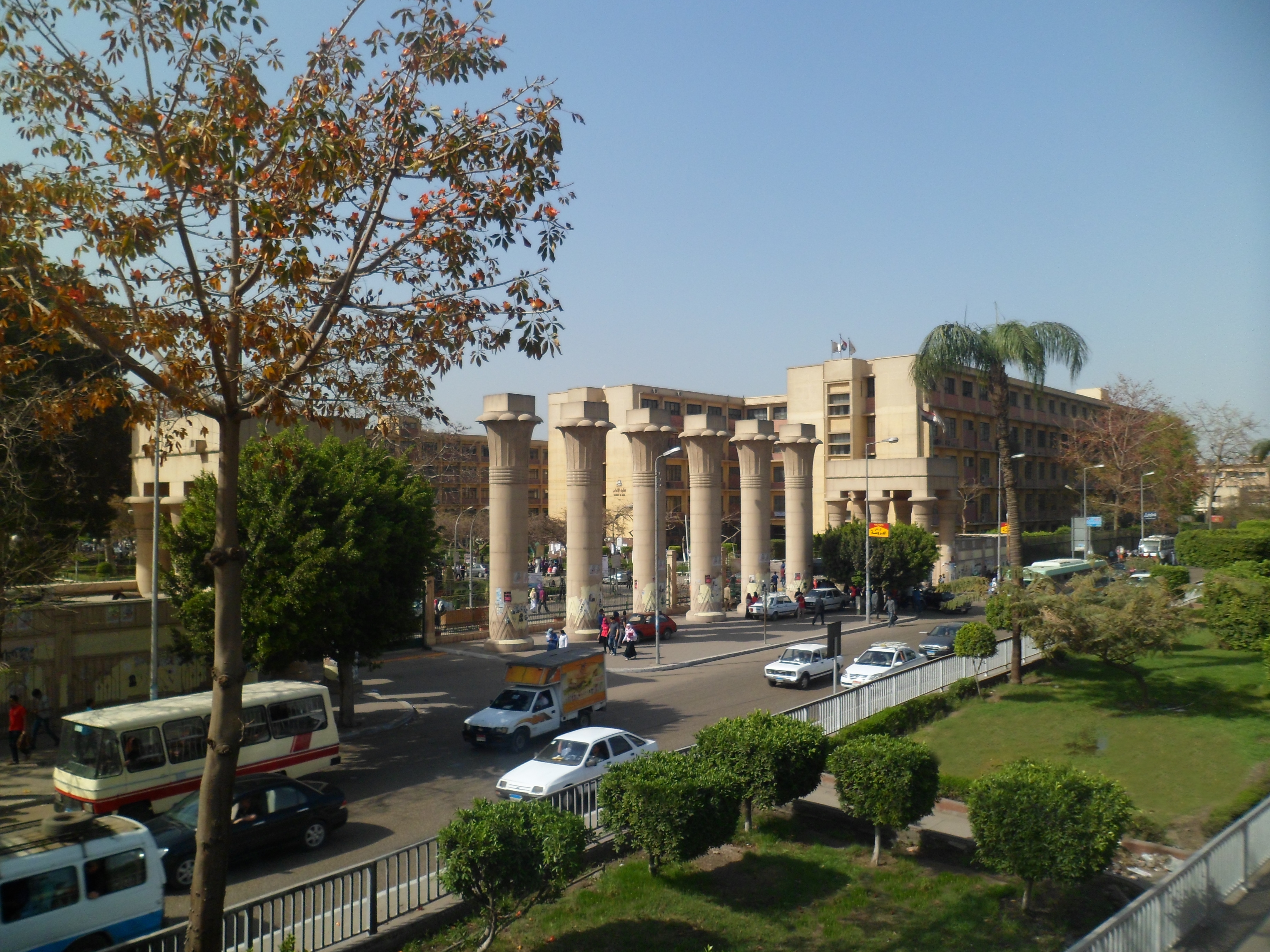File Main Gate Of Ain Shams University Jpg Wikimedia Commons