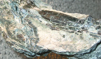 File:Mineraly.sk - tremolit.jpg