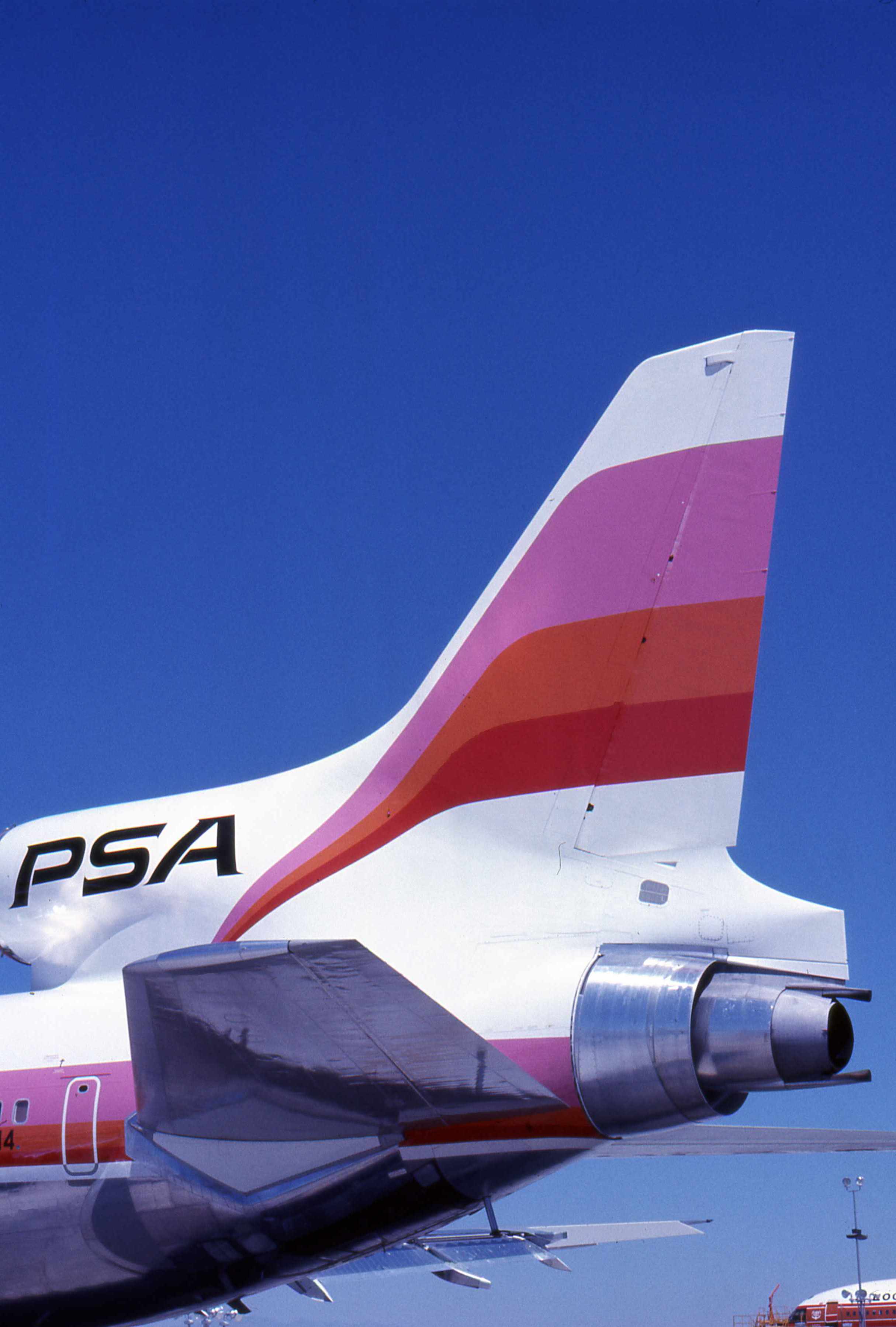 File:Pacific Southwest Airlines Lockheed TriStar N10114 5.jpg