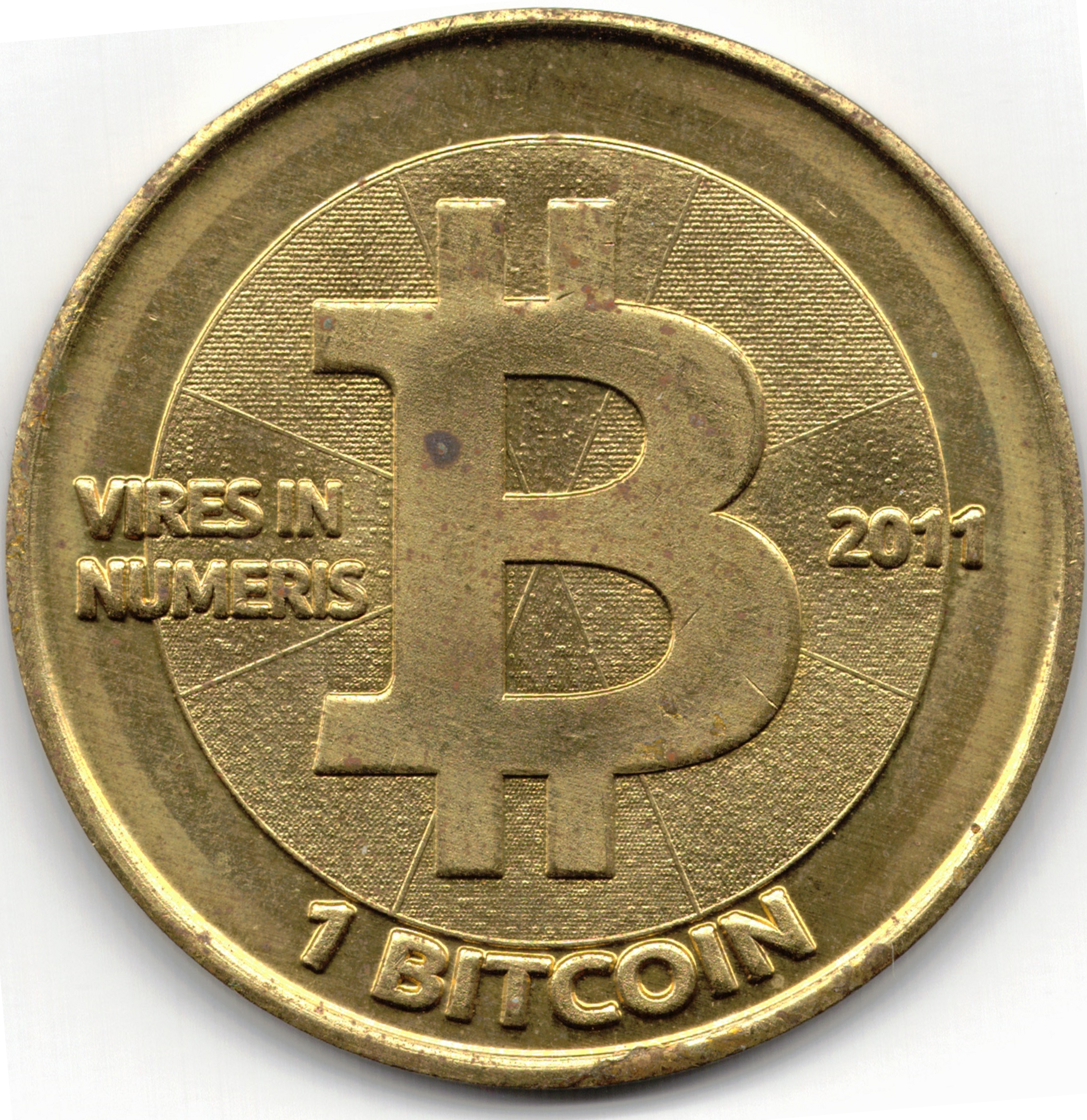 1 Биткоин в тенге. Биткоин 2011. Токен монета. Physical Bitcoin.