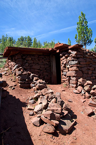 File:Pioneer Powder House (Crook County, Oregon scenic ...