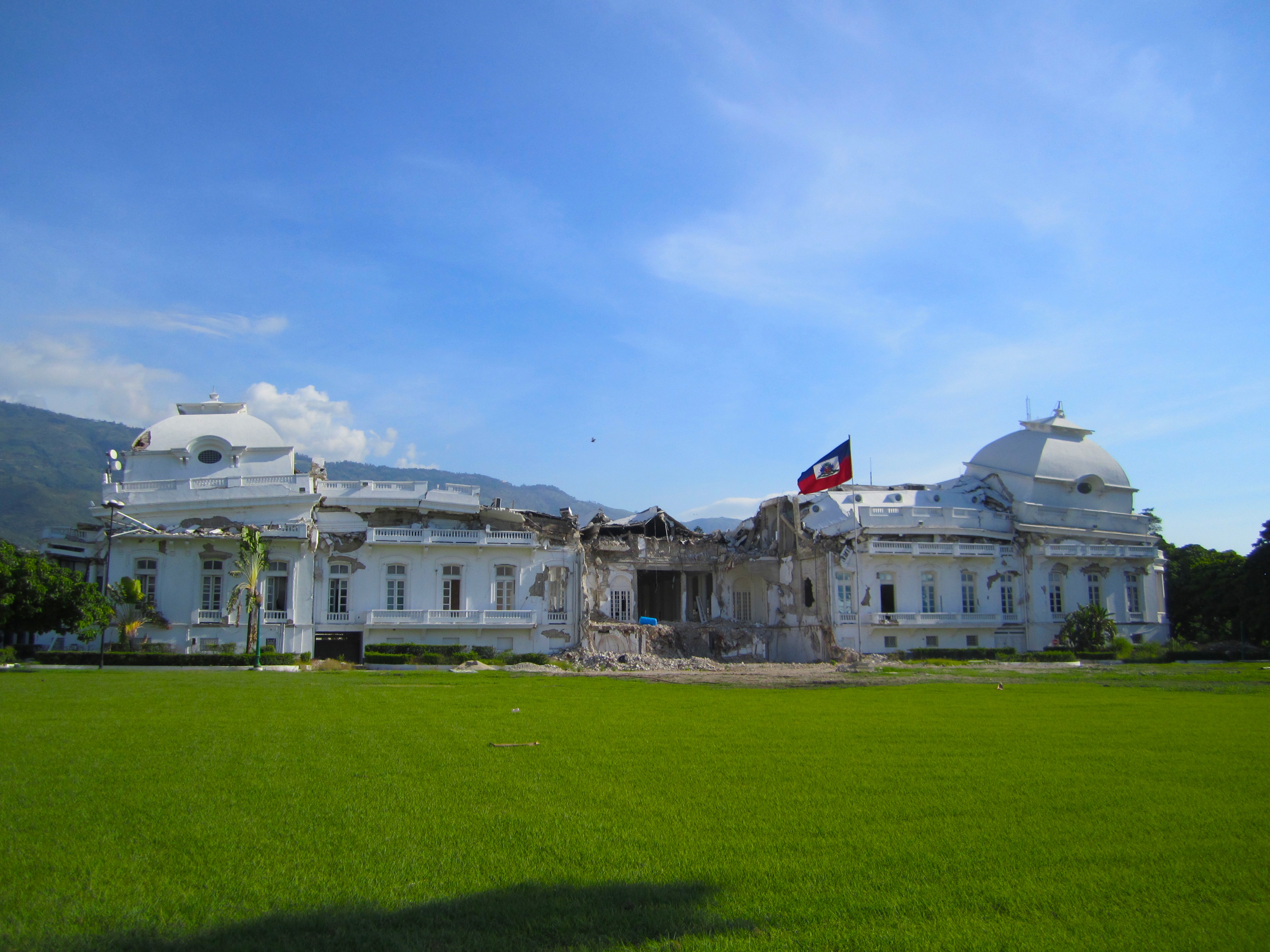 National palace. Национальный дворец (Гаити). Дворцы гаитянских императоров.