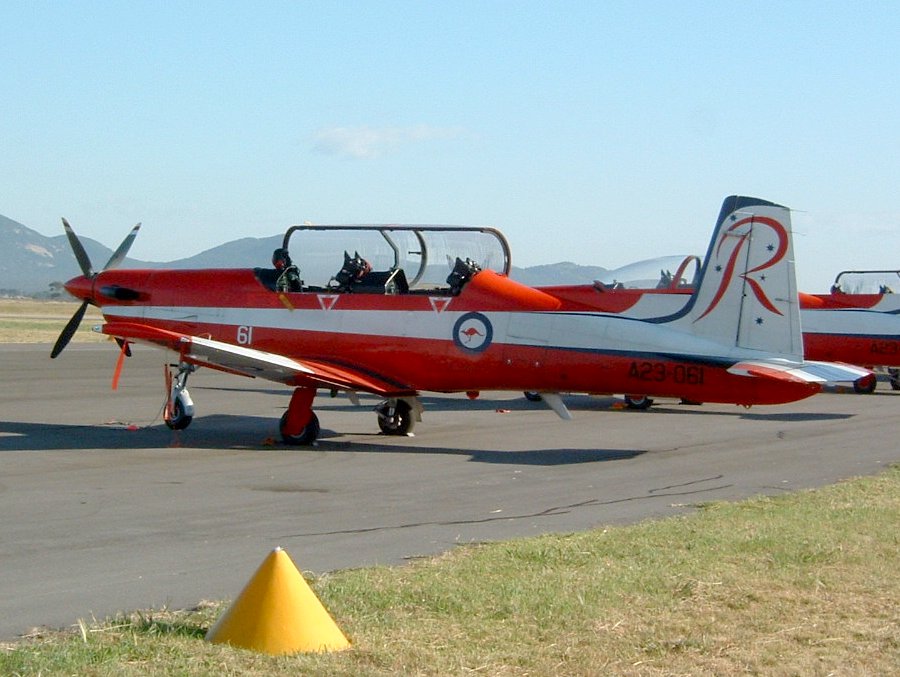 File:Roulettes flying in formation.jpg - Wikipedia