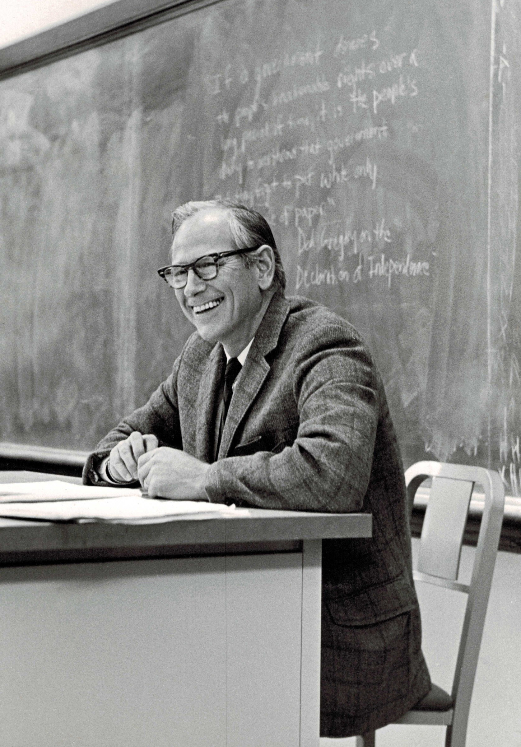 Dahl teaching a political science class at [[Yale University]]