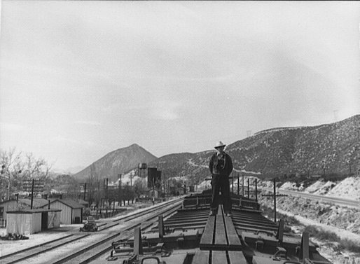 File:Santa Fe stopped at Cajon Siding, March 1943.jpg