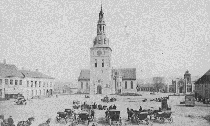 File:Stortorvet med Vår Frelsers kirke OB.F03214B.jpg