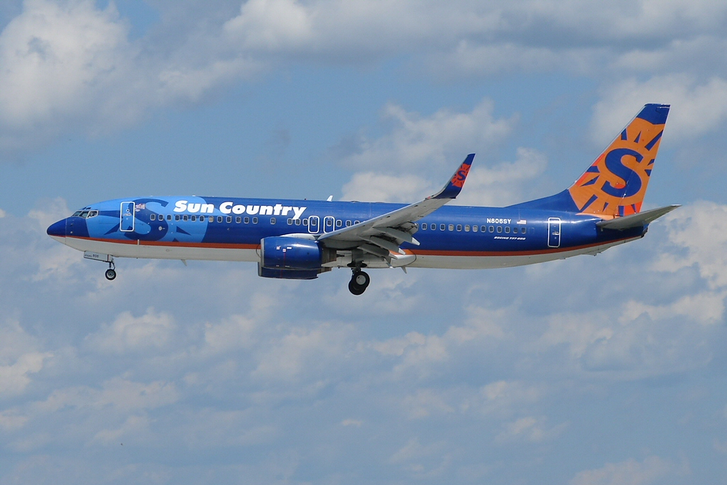 Sun Country Boeing 737-800 (N806SY) (4825533566).jpg