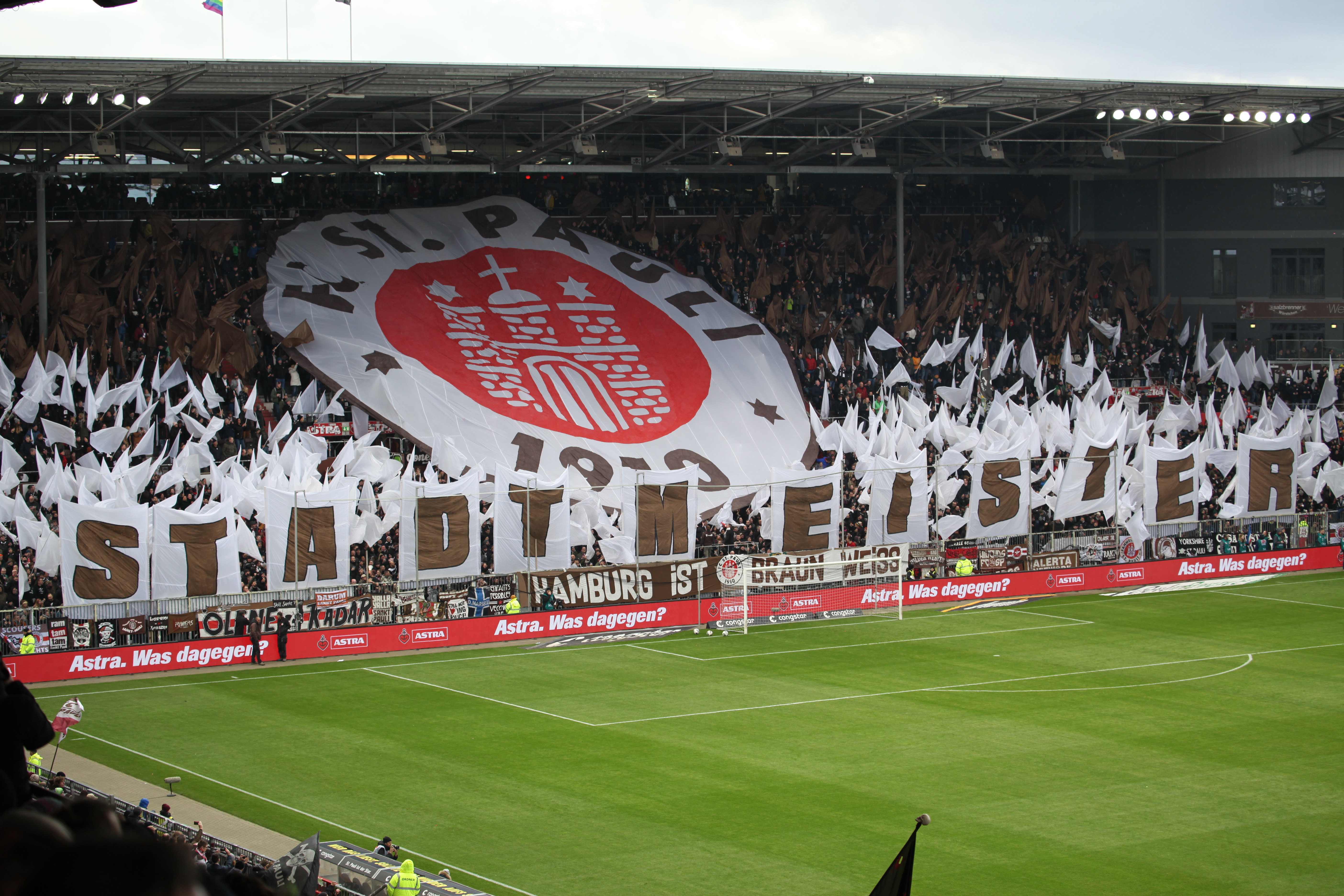 File:Supporters FC Sankt Pauli 002.jpg Wikimedia Commons