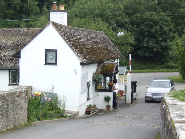 File:Toll house, Whitney Bridge - geograph.org.uk - 471026.jpg