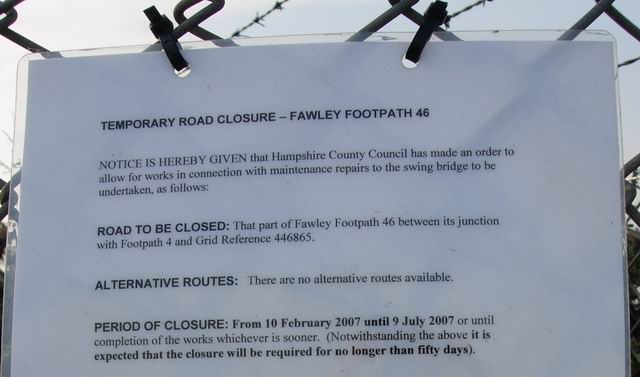 File:Unhelpful sign - geograph.org.uk - 417509.jpg