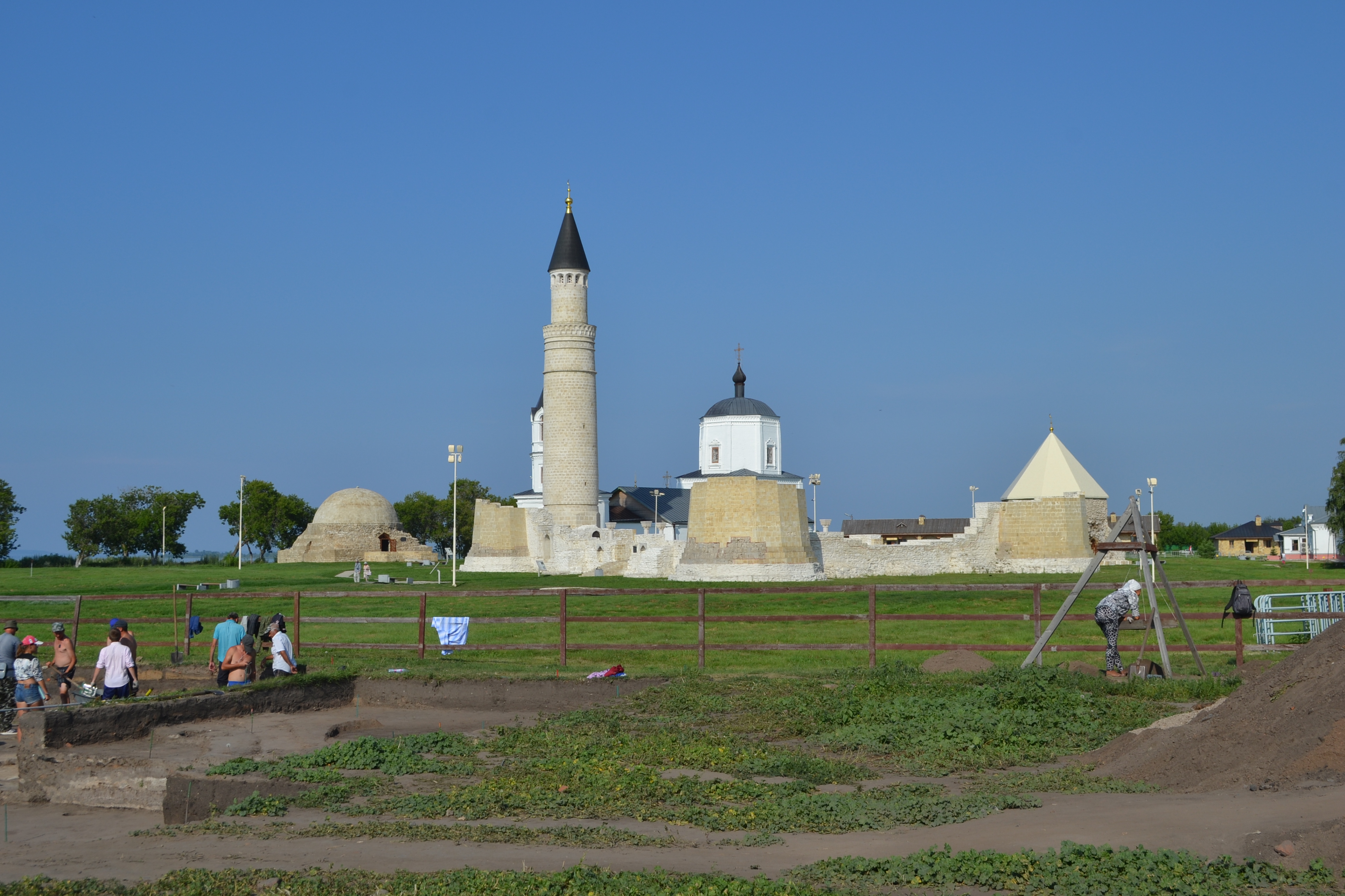 Файл:Болгарское городище (центральная часть).jpg — Путеводитель Викигид Wikivoyage