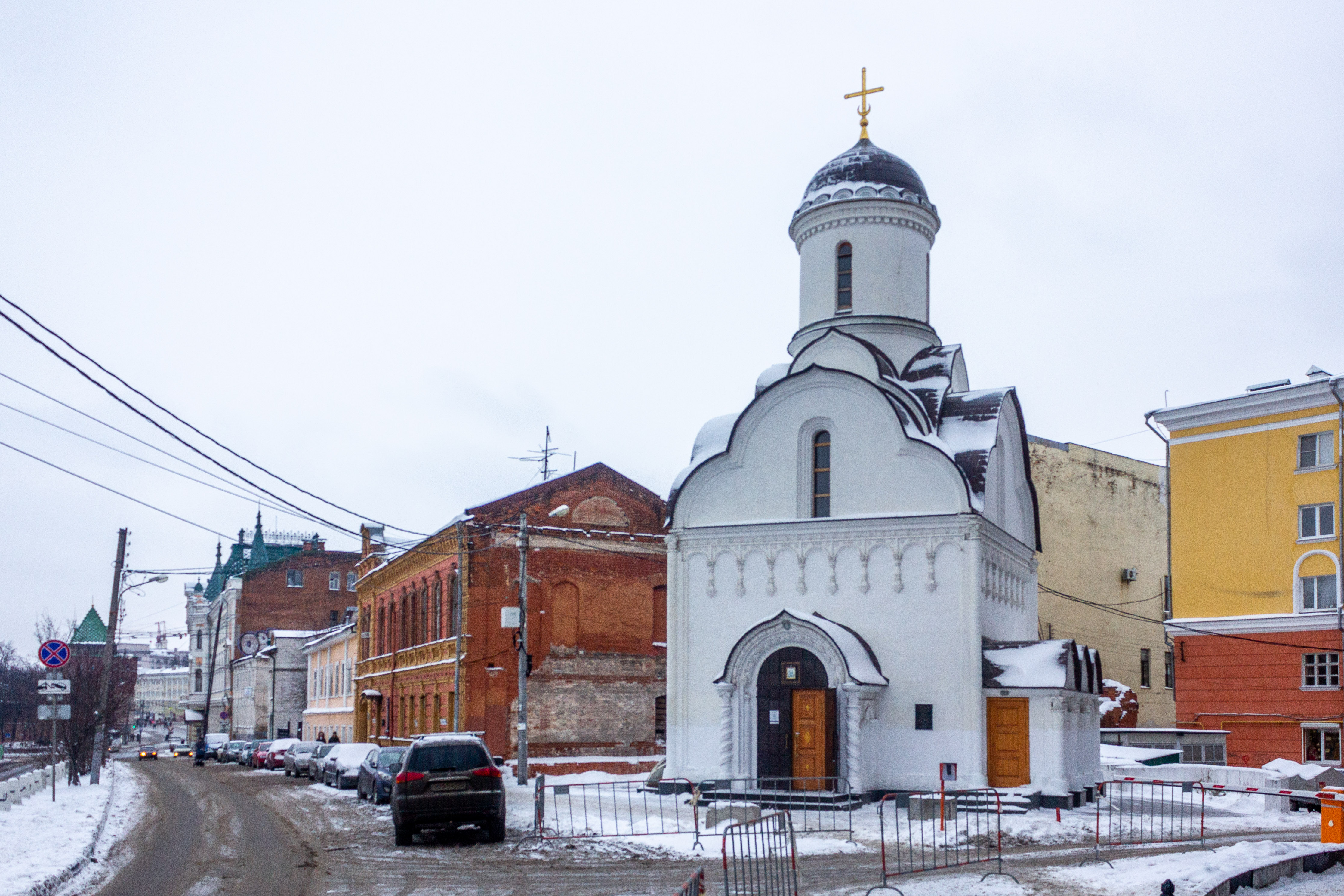 Никольское екатеринбург. Никольское кладбище Фурманов. Никольский кладбищенский храм город Красноярск. Здание Никольской часовни и могильник Никольский Ханты-Мансийск. Храм на обухансклй обороне у финлянскоготмомтм.