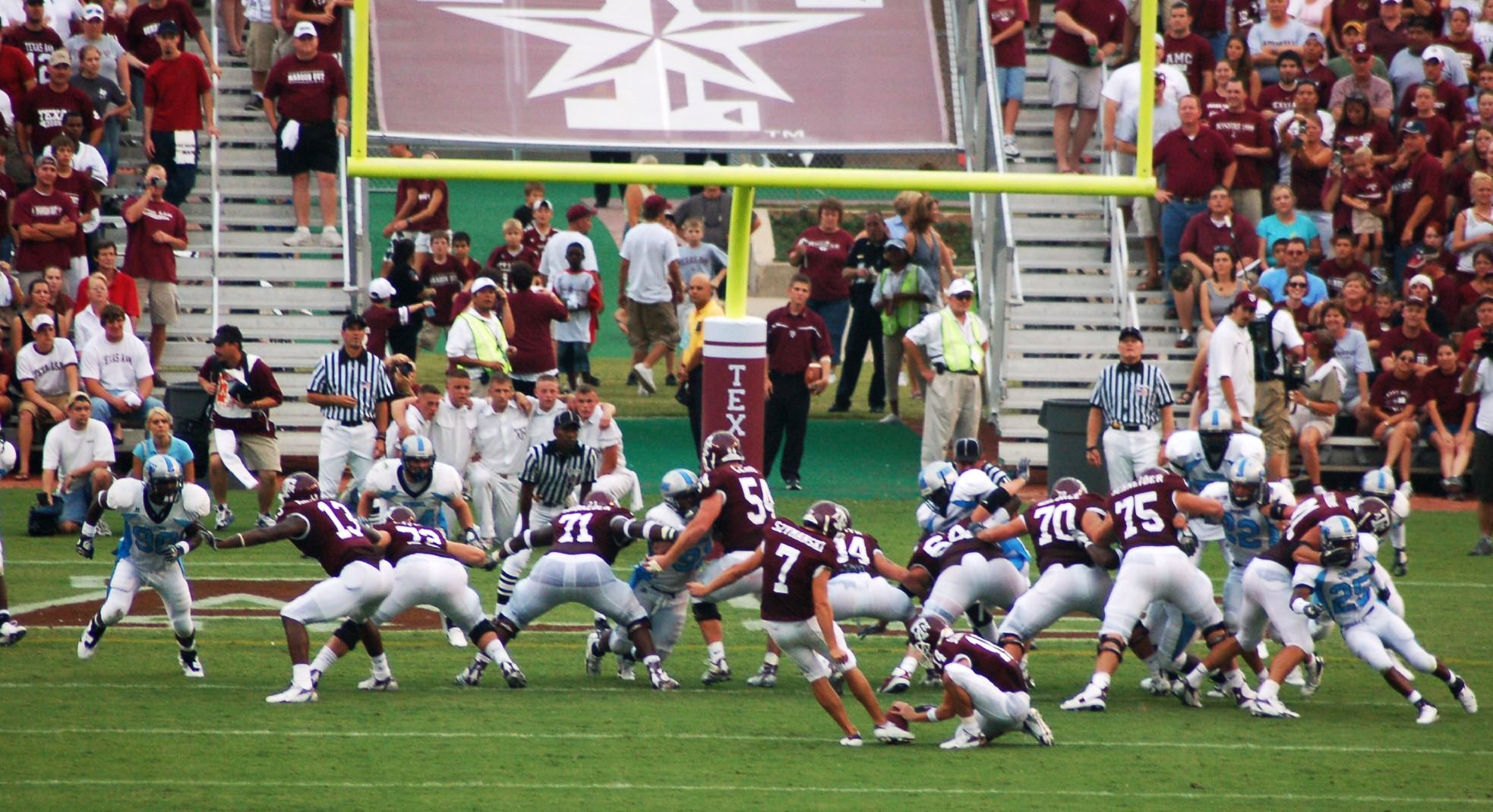 2006TexasA%26MvsCitadel_fieldgoal.jpg