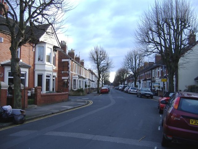 File:Avenue Road, Swindon - geograph.org.uk - 319144.jpg