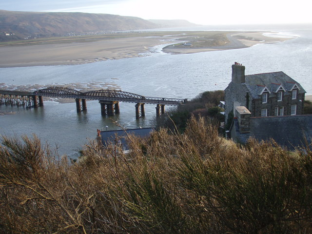 File:Barmouth bridge and Penrallt House from Aberamfra Hill. - geograph.org.uk - 586408.jpg